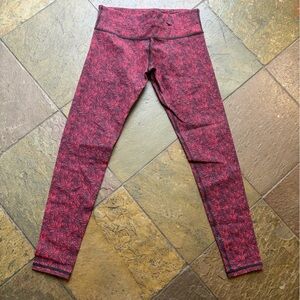 Nancy Rose Performance Leggings in Red Floral